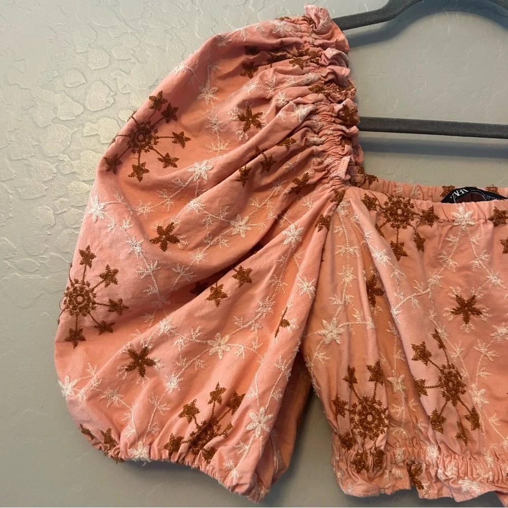 Zara women's coral peach floral embroidered cropped puff sleeve blouse size xs